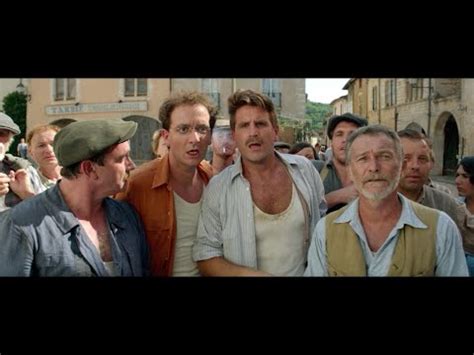 Ils ne parviennent pas à se faire réformer et se retrouvent en camp d'entraînement. La Folle Histoire de Max et Léon - film - 2016 - Résumé ...