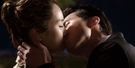 hot kiss lee dong wook and lee da hae in the amazing hit korean drama hotel king hotel king