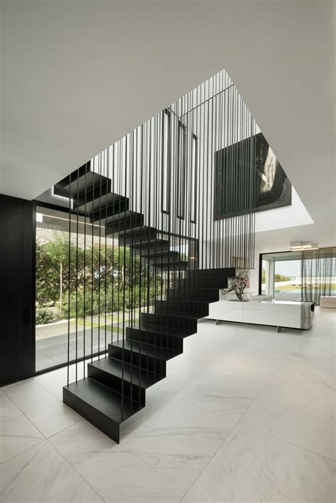 35 Black And White Foyer Decor Ideas Photos Modern Staircase