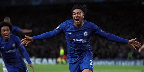 View stats of chelsea defender reece james, including goals scored, assists and appearances, on the official website of the premier league. Reece James Dinilai Mampu Bersaing Dengan Trent Alexander ...