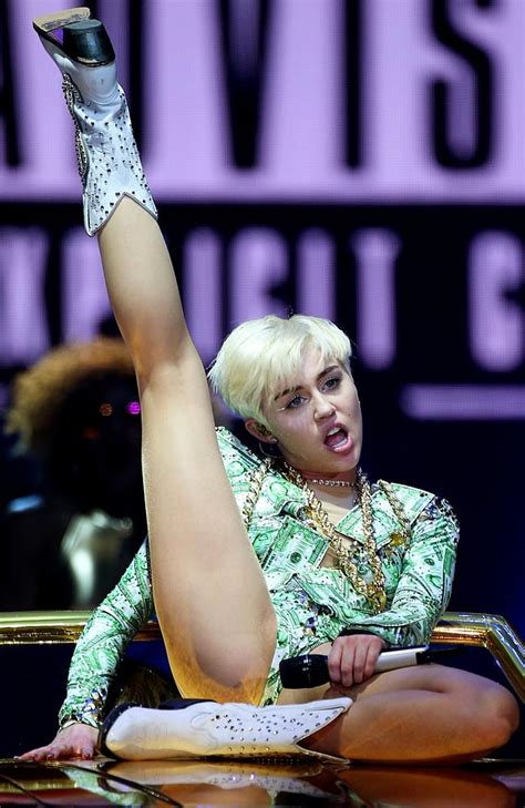 Miley Cyrus Tells London Audience To ‘kiss Members Of The Same Sex And