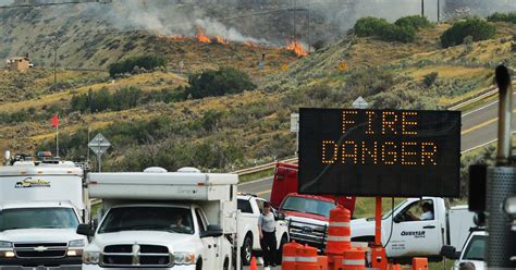 Utah Wildfire Destroys Some Homes Threatens Hundreds Cbs News