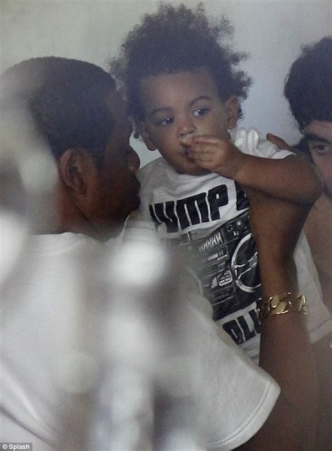 Earth Mother Beyoncé Is A Fresh Faced Beauty As She And Jay Z Shower