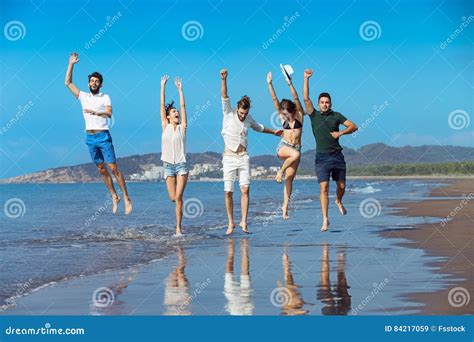 Concepto De Las Vacaciones De Verano De La Playa De La Libertad De La Amistad Funcionamiento