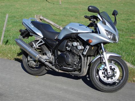 Review Of Yamaha Fzs 600 N 2000 Pictures Live Photos And Description