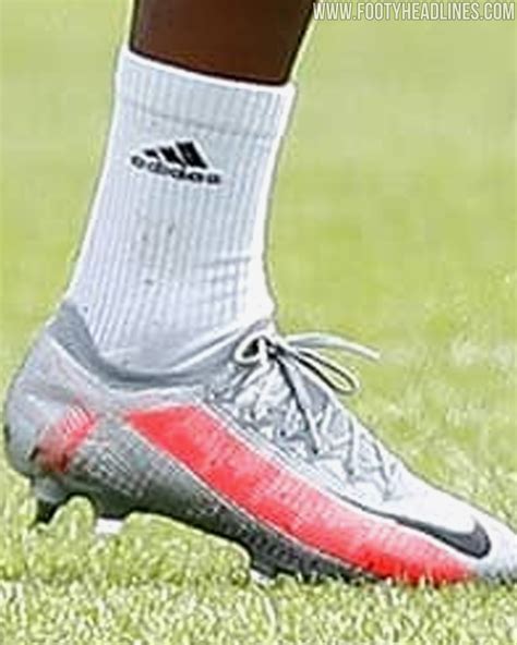 Bayern Munich Players To Debut Stunning Nike Neighbourhood Boots