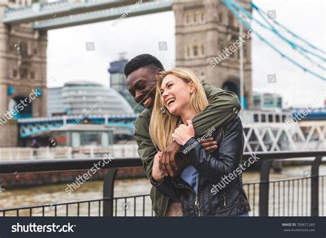 Feliz Pareja Multirracial Enamorada En Londres Foto De Stock 789671269 Shutterstock