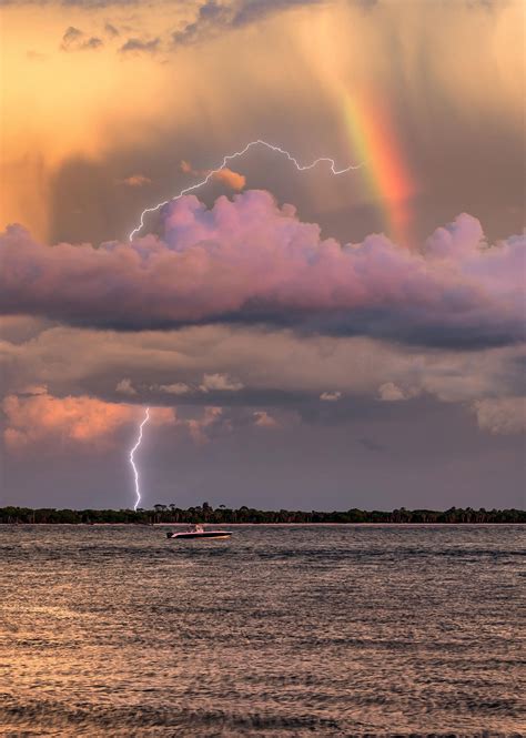 Lightning Strikes Under A Rainbow In Once In A Lifetime Photo Metro News