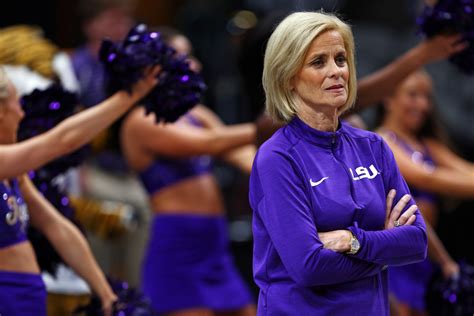 Sports World Reacts To Kim Mulkey S Outfit On Sunday The Spun