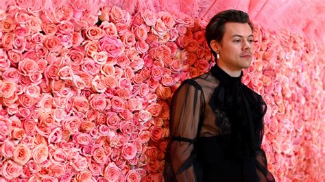 Heres Why Harry Styles Vogue Cover Is Turning Heads