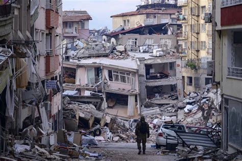 Balanço De Terremoto Na Turquia E Síria Supera 35000 Mortos Mundo