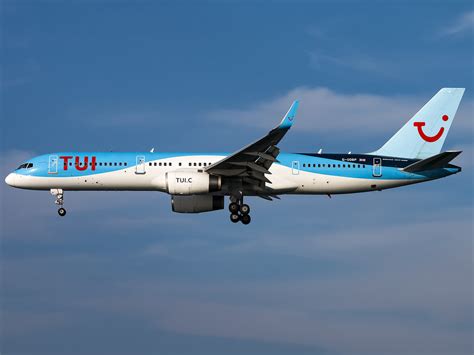 Tui Airways Boeing 757 28awl G Oobf On Approach To R Flickr