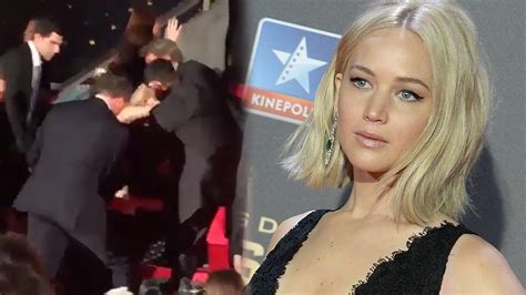 Jennifer Lawrence Falls Again At Madrid Hunger Games Mockingjay Part 2
