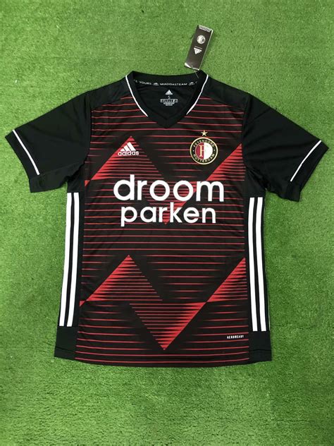 Seit 2016 trägt er die rückennummer 10, nachdem er zuvor jahrelang überwiegend mit der trikotnummer 8 für deutschland auflief. CAMISETA FEYENOORD LOCAL 20-21 - FOOTZONESPAIN