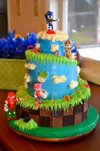 Decorate his white and blue face on a flat flavored cake or make him stand tall on a three tiered well decorated frosted cake. Sonic birthday cake | Sonic birthday cake, Sonic cake ...