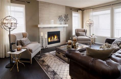 give  living room  elegant    brown leather sofa