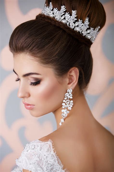 Tipy na svatební účesy 2015 berta pean · 8.4.2015 Svatební korunka do vlasů - vypadejte jako princezna