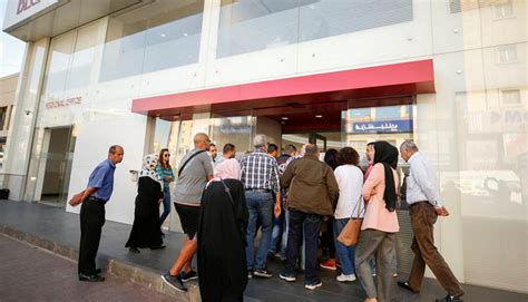 Queues Build At Lebanese Banks Reopening After One Week Closure Amwal