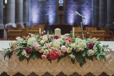 Center court features a gorgeous outdoor wedding altar overlooking the river for you to say your i do's. Unity arrangement church wedding | Altar flowers wedding ...