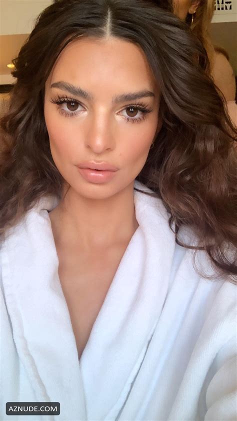 Emily Ratajkowski Nude And Sexy Photo Collection From Instagram May
