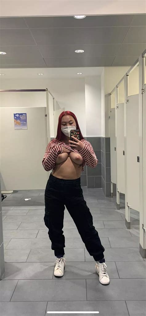 Naughty Girl I Shouldnt Be Ditching Class To Take Nudes Link In Bio