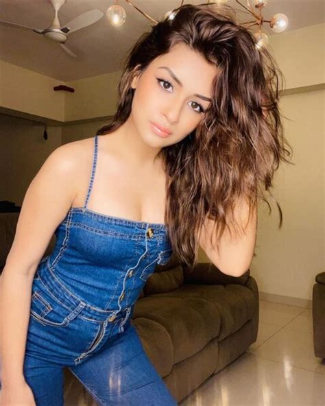 Bollywood Actress Avneet Kaur Is Looking Hot In Blue Denim Outfit See These Pictures Photos