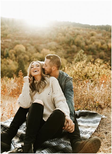 Fall Love Session: Spokane, WA | Couple photoshoot poses, Couples ...