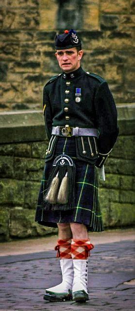 Kilted Soldier Edinburgh Castle Men In Kilts Scottish Kilts Kilt