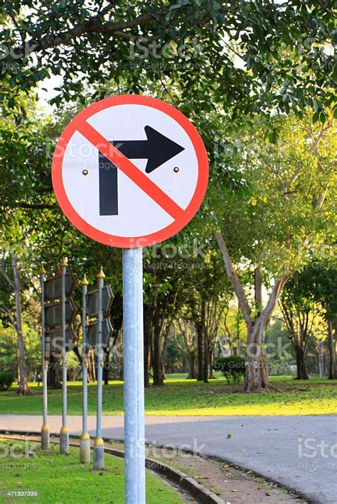 No Right Turn Sign Stock Photo - Download Image Now - iStock