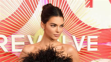 Kendall Jenner Talks Keeping Her Relationship With Devin Booker Private Onlystars Lifestyle