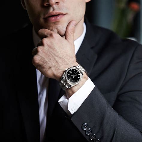Elegant Watches For The Modern Gentleman