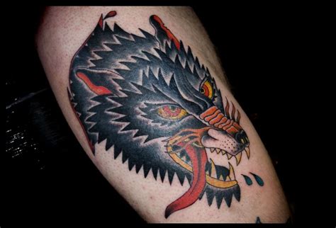 It's known that a wolf can be a loner, which opposes itself to the whole world. Sams traditional wolf head | Tattoos, Wolf tattoo ...