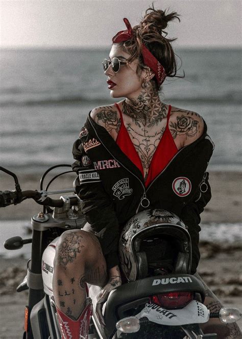 Moto Lady With Tattoos BeatTattoo Com Cafe Racer Girl Biker