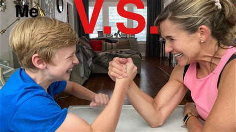 arm wrestle 💪🏽 strongest mom ever 😱🤕 youtube