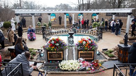Lisa Marie Presley Buried In Graceland Funeral Near Dad Elvis Son Ben