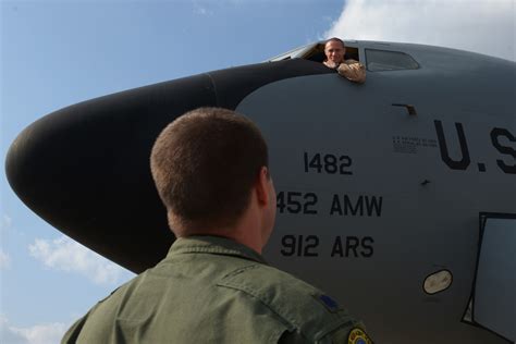 Kc 135 Delivers Oir Equipment Personnel Incirlik Air Base Article
