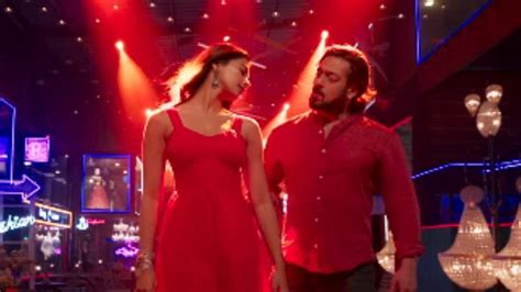 Jee Rahe The Hum Song Salman Khan Falling In Love With Pooja Hegde In Romantic Track From