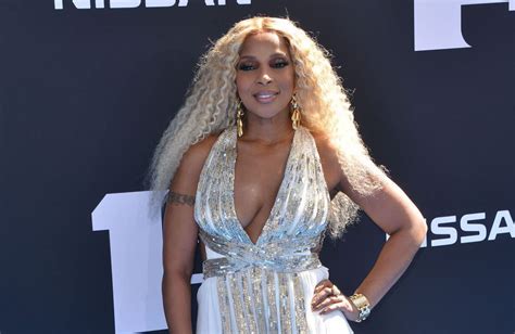 Mary J Blige Poses Nude To Celebrate Turning Photo Rolling Out