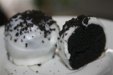 2 packet oreo biscuits of 120 grms; SusieQTpies Cafe: Oreo Cake Balls Recipe - Can you eat ...