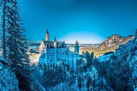 Le Chateau De Neuschwanstein Allemagne Les Monuments Du Monde