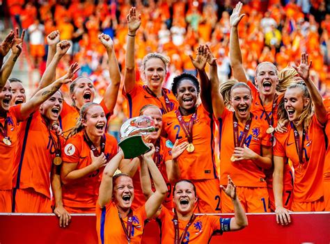 De oranje leeuwinnen hebben ook in de tweede wedstrijd van het tournoi de france gelijkgespeeld. 'Oranje Leeuwinnen' verdienen over vier jaar evenveel als ...
