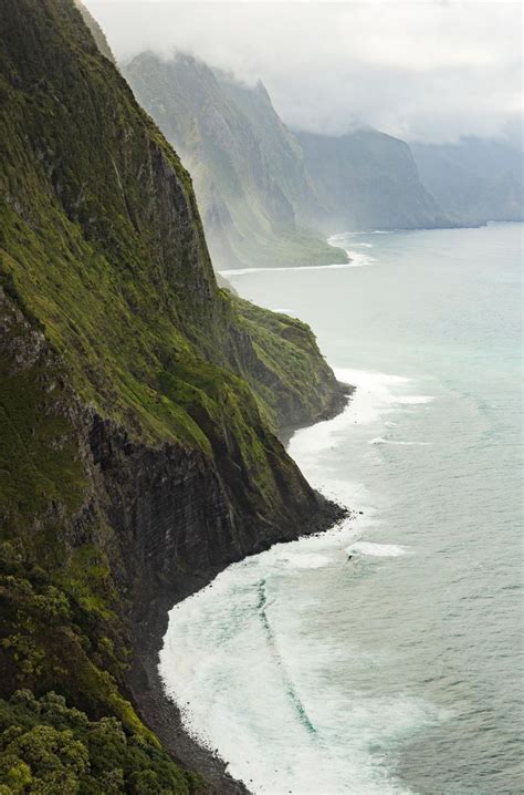 Lush And Curvy The Tallest Sea Cliff In The World 1000m Molokai