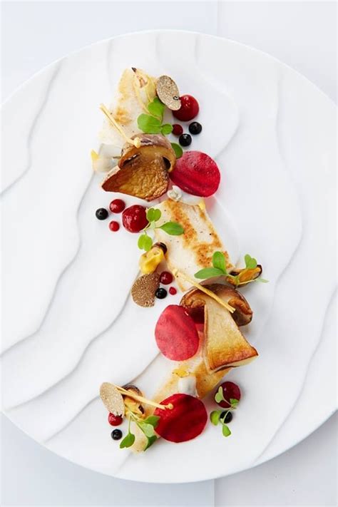 While not all dishes have to be so complex, you should try to include something creamy or soft the simple, white colour of the plate helps the brightly coloured elements stand out. Fine dining is an art. Get to know the most exclusive ...