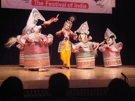 8 Famous Classical Dance Styles Of India Allrefer