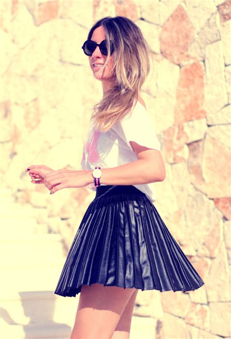 How To Wear Pleated Skirts Pretty Designs