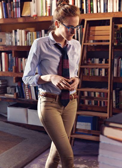 Very Cool Girl In Library Sooo Good D Nerd Outfits Nerd