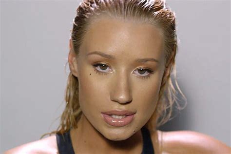 Iggy Azalea Threatens Lawsuit Against Papa John S Pizza For Delivering Her Phone Number To Fans