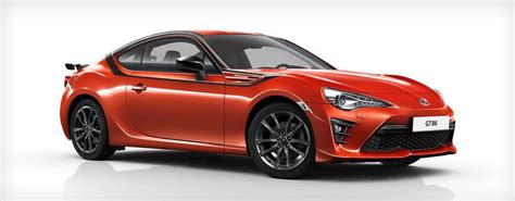 With attitude to match its extraordinary ability, the gt86's striking aerodynamic exterior design includes new led headlamps and a signature front grille. Toyota GT86 - informatie, prijzen, vergelijkbare modellen ...