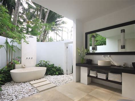 Master Bedroom With Superb Outdoor Bath Indoor Outdoor