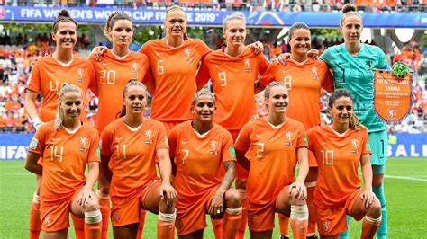 Yön tuşları yada a, s, d, w tuşlarıyla savaş alaınında sağa sola yada ileri geri hareket edin. World Cup: Dutch trio star against Canada | International ...